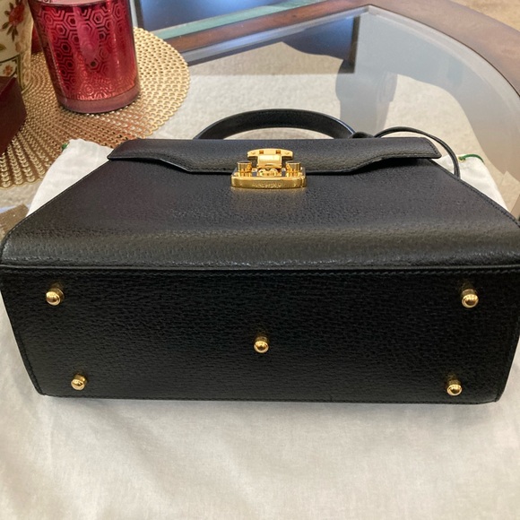 Pre-Loved Authentic Vintage Gucci Leather Handbag - Picture 4 of 9